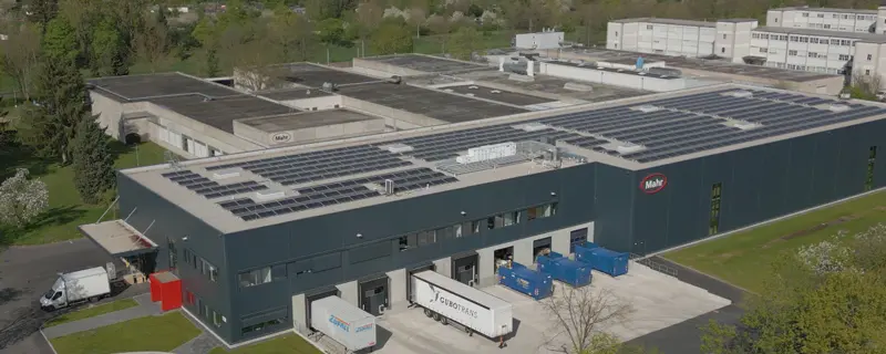 Mahr's new logistics center: A drone flight shows what it currently looks like.