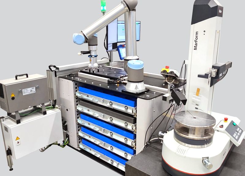 Für ein bayerisches Unternehmen aus der Branche Mess-, Steuerungs- und Antriebstechnik hat Mahr Engineered Solutions (MES) ein bereits vorhandenes MarForm MMQ 400 Formmessgerät nachträglich automatisiert. Für ein bayerisches Unternehmen aus der Branche Mess-, Steuerungs- und Antriebstechnik hat Mahr Engineered Solutions (MES) ein bereits vorhandenes MarForm MMQ 400 Formmessgerät nachträglich automatisiert.