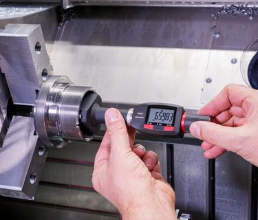 The Micromar 44 EWR(i) digital three-point micrometer impresses with new features for even greater sensitivity and clarity when measuring internal diameters.